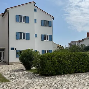 Apartment Theresa, Barbat na Rabu