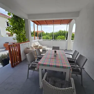 Apartment 6 M, 50 M Do Plaze, Barbat na Rabu
